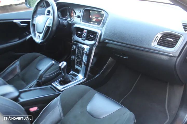 Volvo V40 D2 R Design - 25