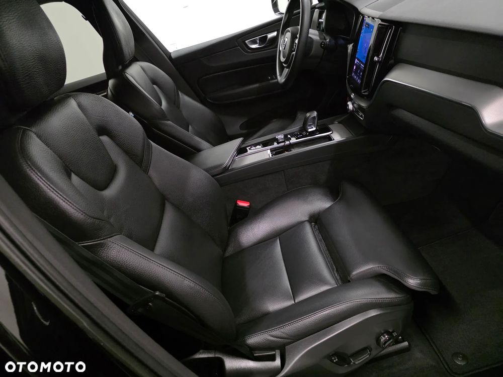 Volvo XC 60 B4 D AWD Ultimate Bright - 17