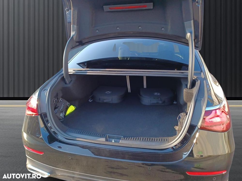 Mercedes-Benz E 400e 4Matic 9G-TRONIC - 26