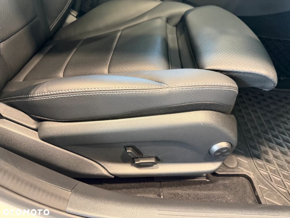 Mercedes-Benz Klasa C 200 4-Matic 9G-TRONIC - 22