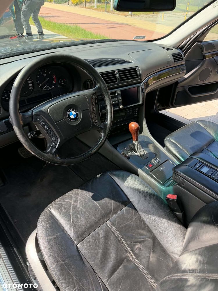 BMW Seria 7 740i - 24