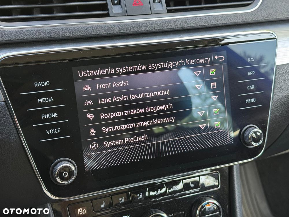 Skoda Superb 2.0 TDI SCR Ambition DSG - 30