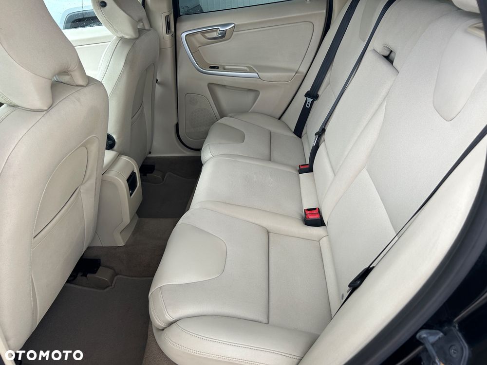 Volvo XC 60 D3 Momentum - 17