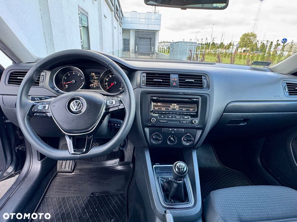 Volkswagen Jetta 2.0 Base - 23