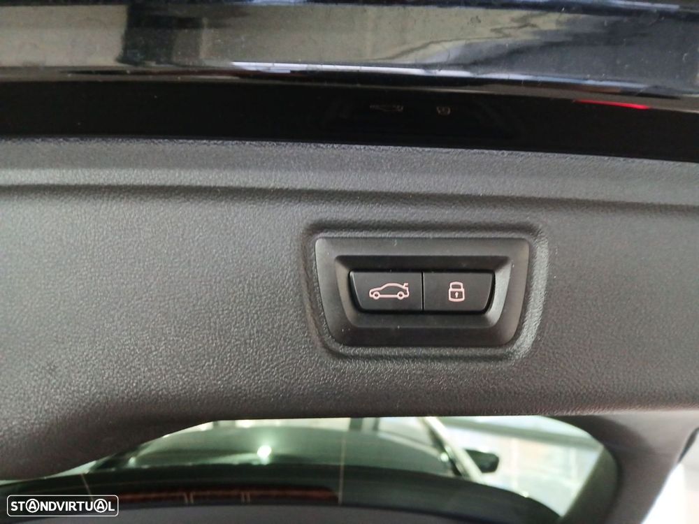 BMW 320 d Pack Desportivo M Auto - 26