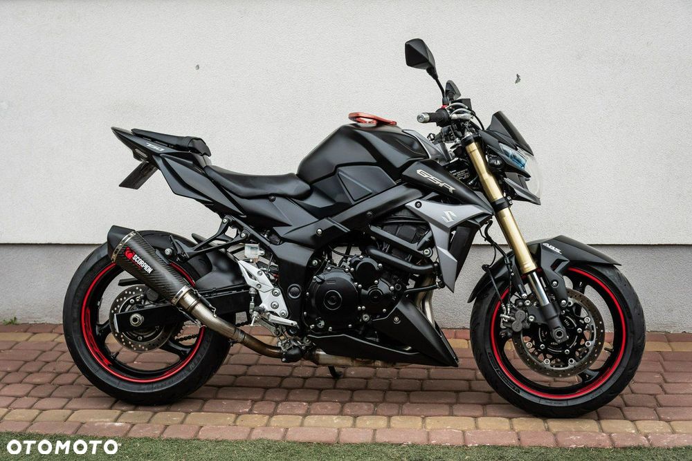 Suzuki GSR - 3