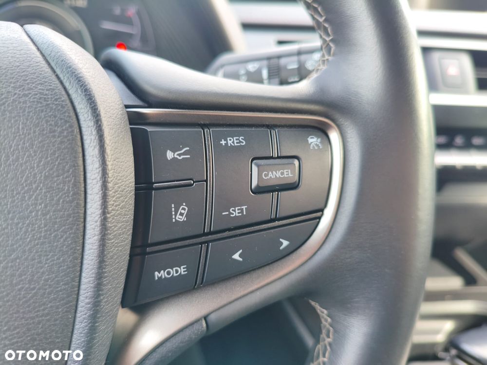 Lexus UX 250h GPF Business AWD - 24