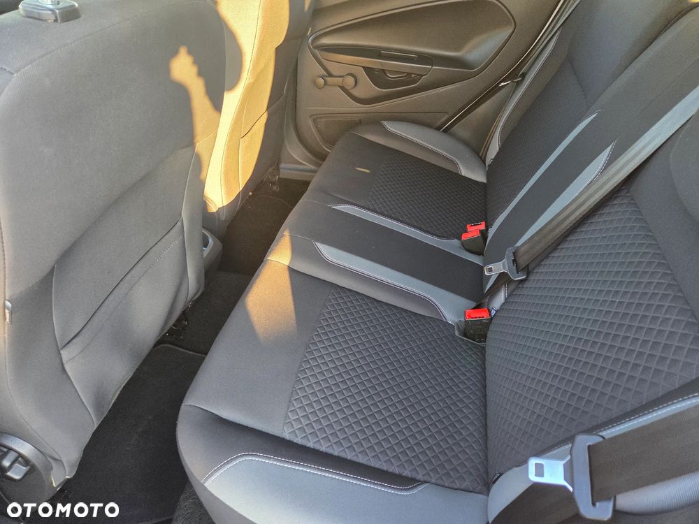 Ford Fiesta - 12