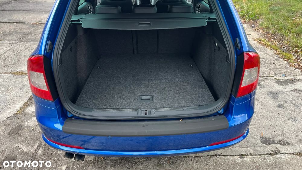 Skoda Octavia 2.0 TDI CR DPF RS - 23