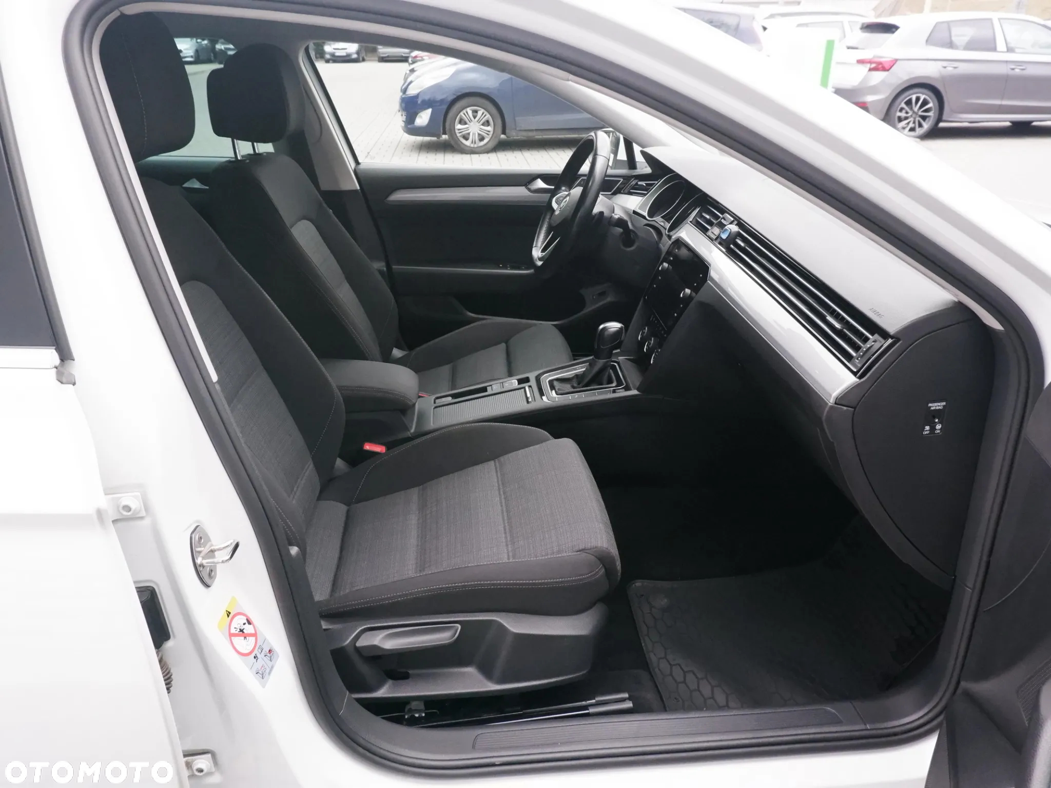 Volkswagen Passat - 16