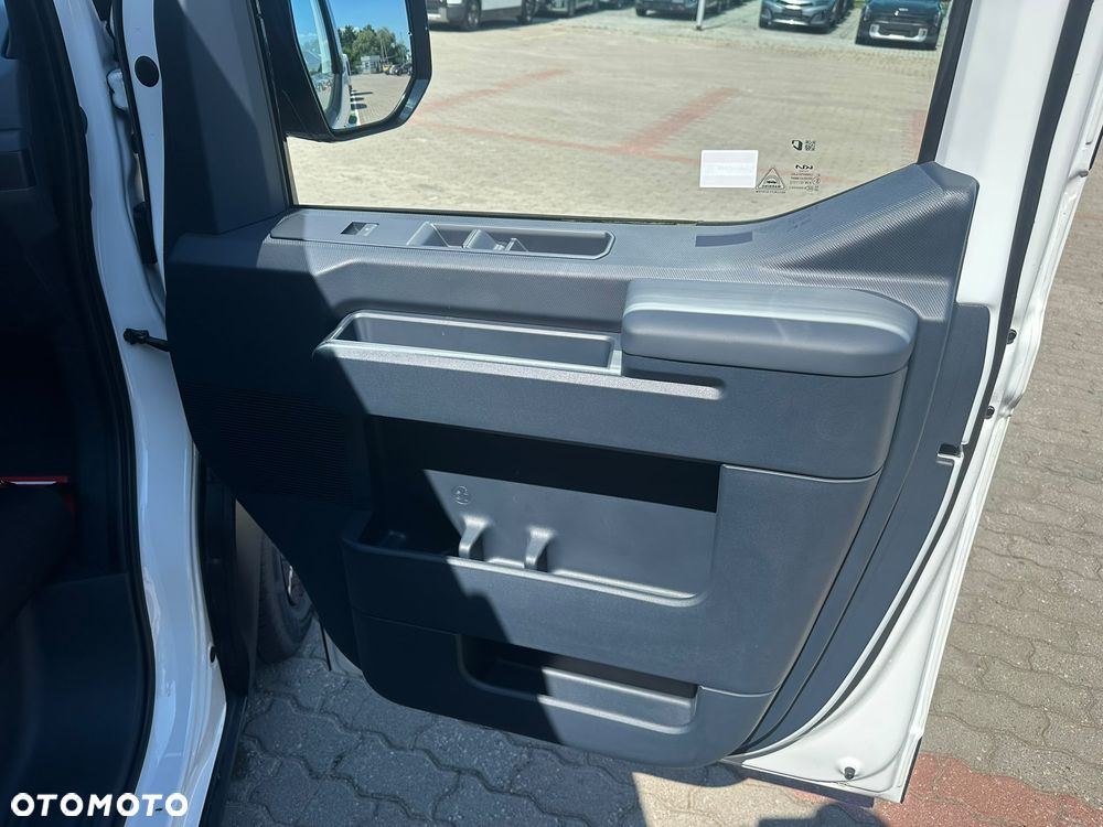 Kia PV5 - 12