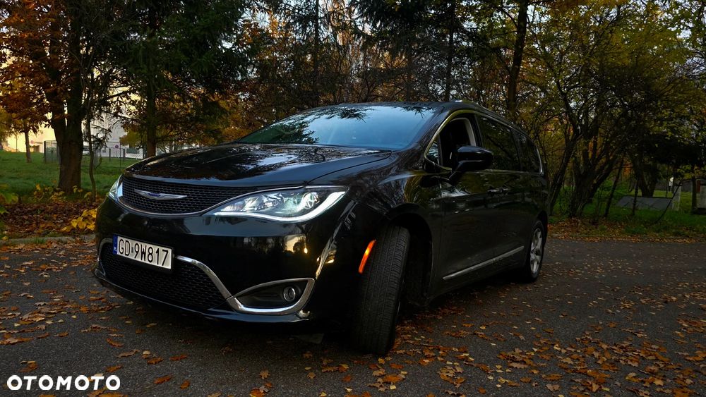 Chrysler Pacifica - 16