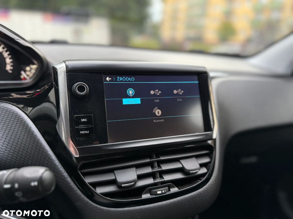 Peugeot 2008 1.2 PureTech Allure S&S - 37