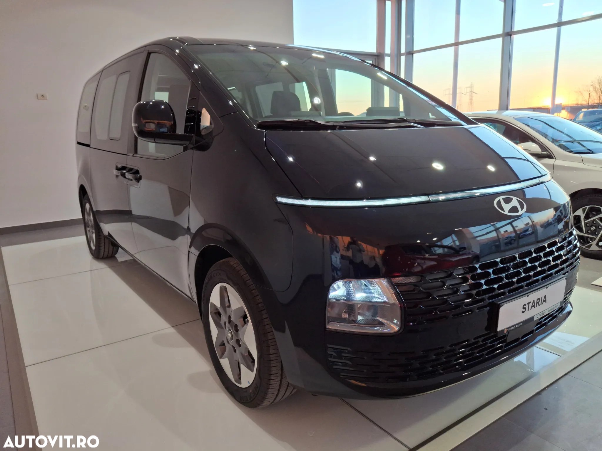 Hyundai Staria 1.6I 215CP 6AT 9 locuri HEV Premium - 3