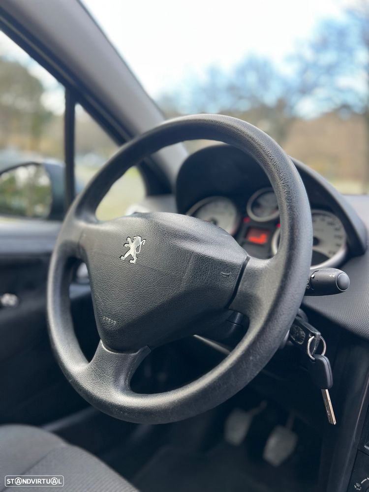 Peugeot 207 1.4 16V Trendy - 11