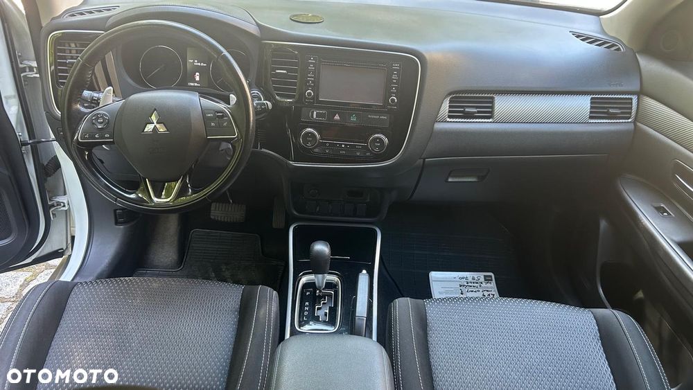 Mitsubishi Outlander 2.0 Intense + Navi 4WD CVT - 13