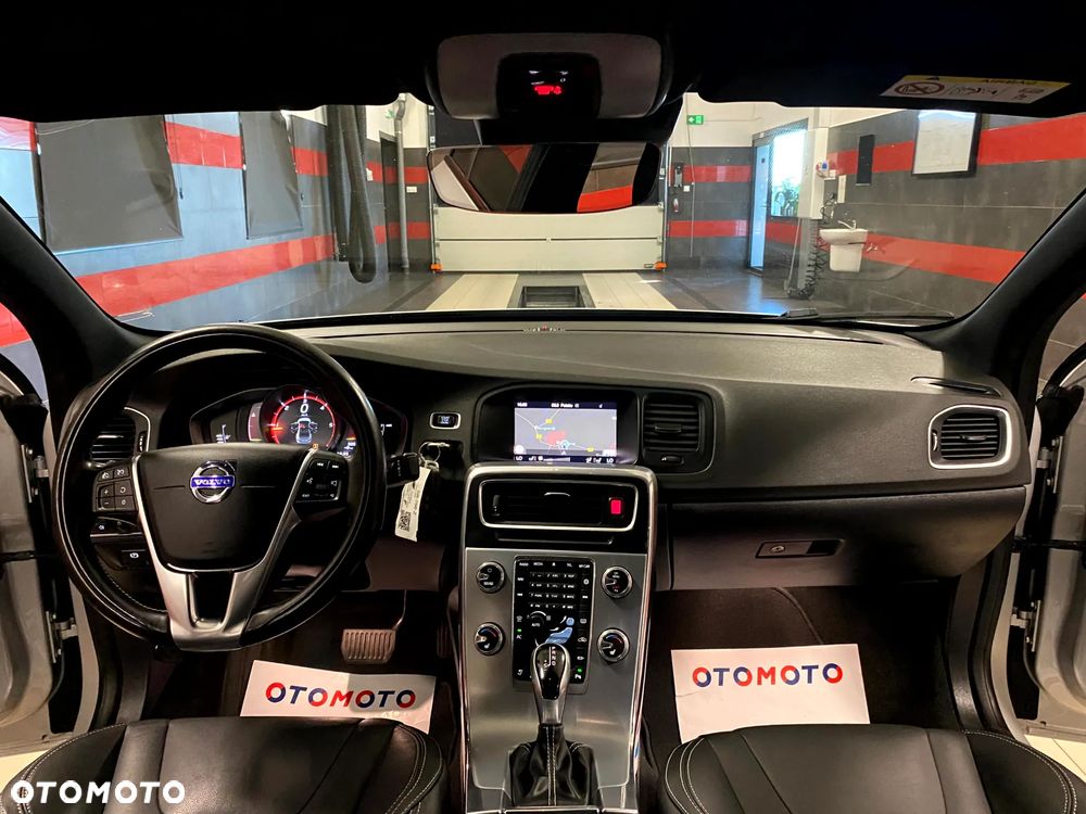 Volvo S60 D4 Geartronic RDesign - 17