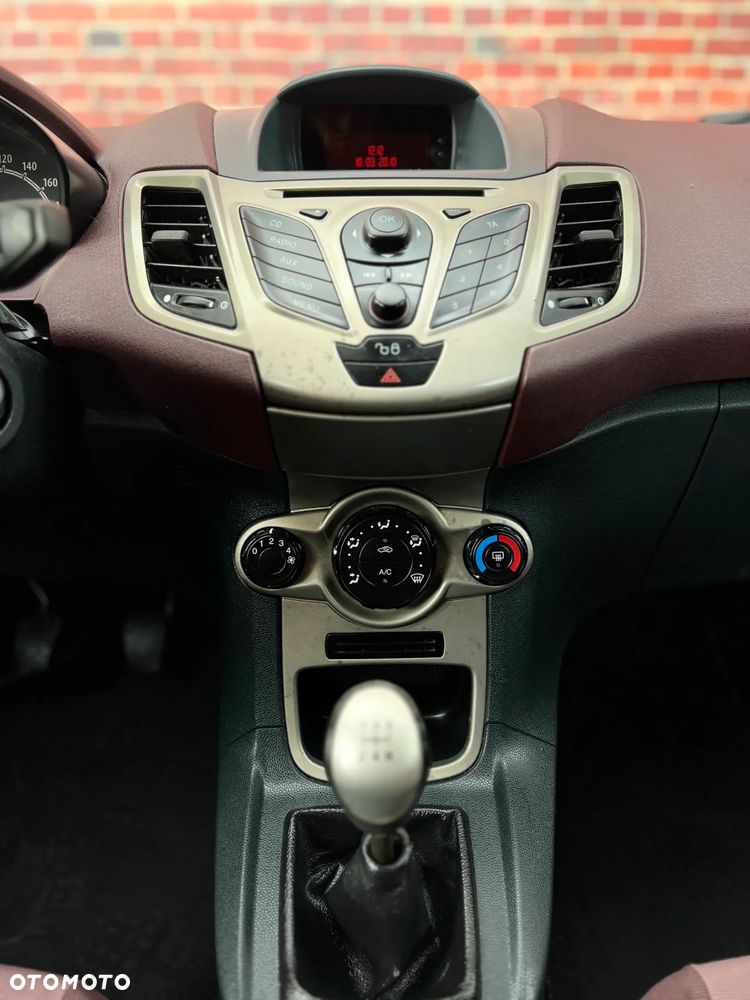 Ford Fiesta - 26