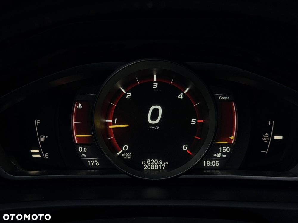 Volvo V40 - 25