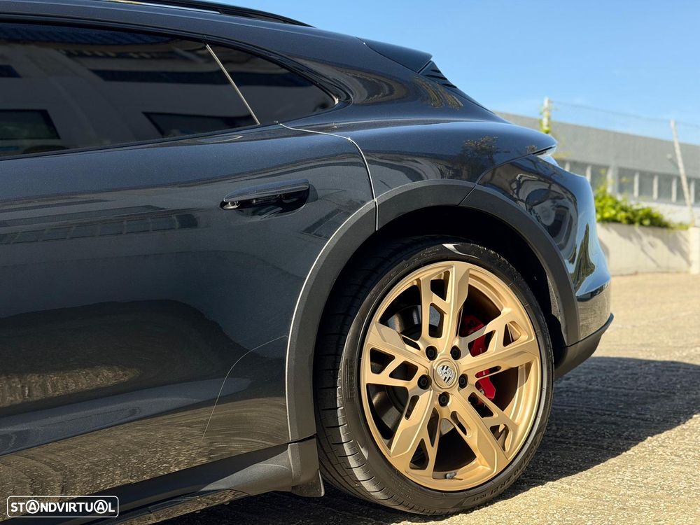 Porsche Taycan Cross Turismo 4S - 17