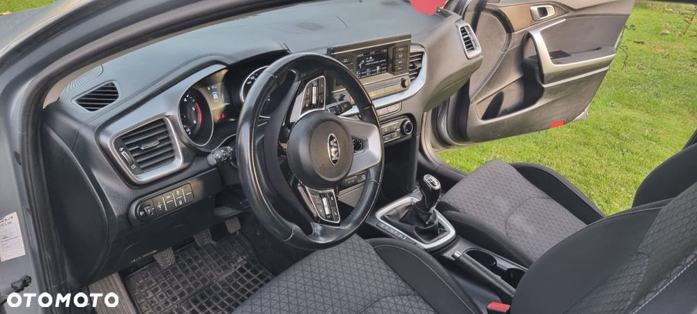 Kia Ceed 1.6 CRDi SCR L Business Line - 13