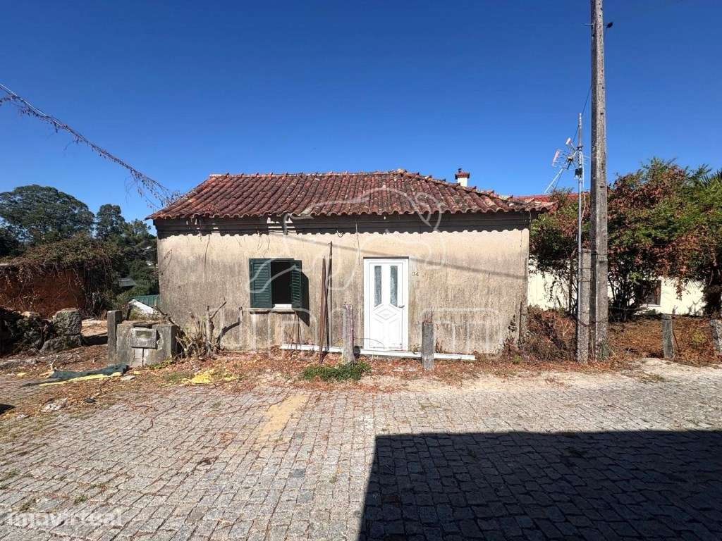 MORADIA PARA RECUPERAR COM 785 M² DE TERRENO | FRAGOSO - Grande imagem: 2/8