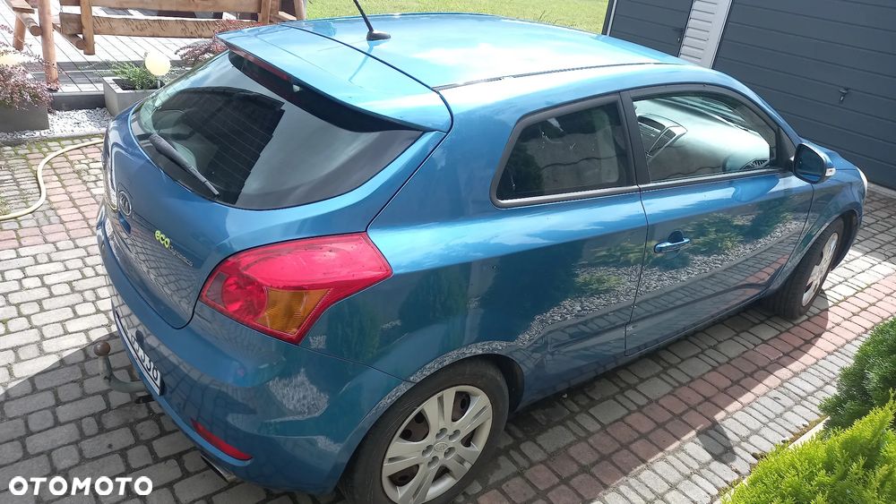 Kia Ceed - 4