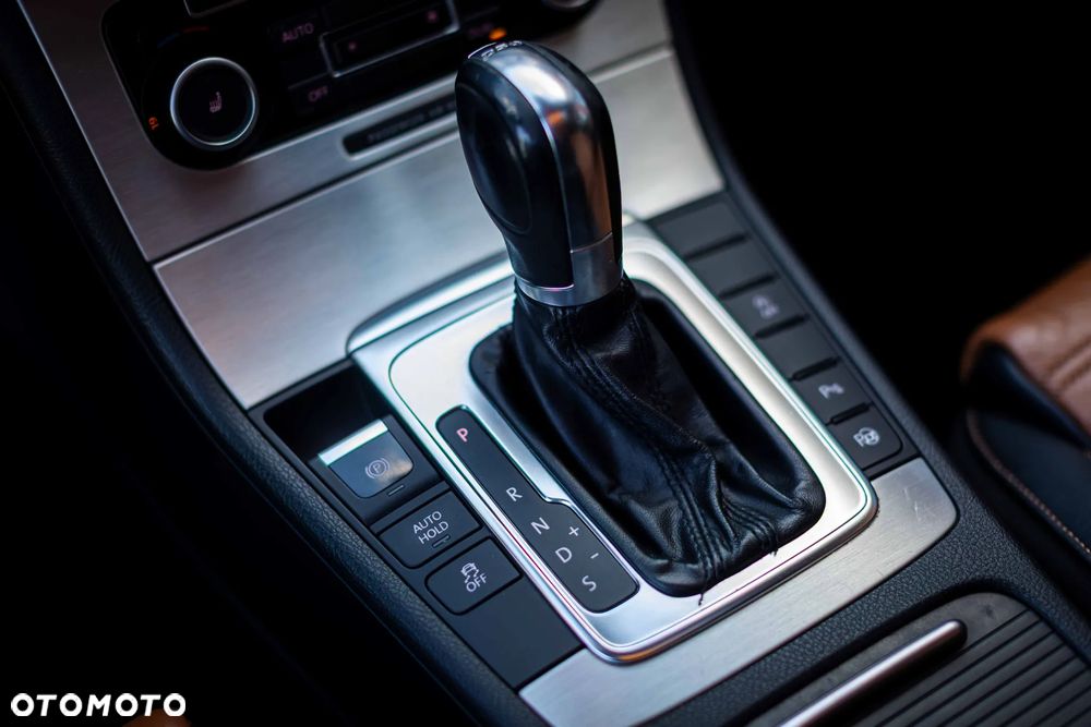 Volkswagen Passat 2.0 TDI Highline DSG - 30