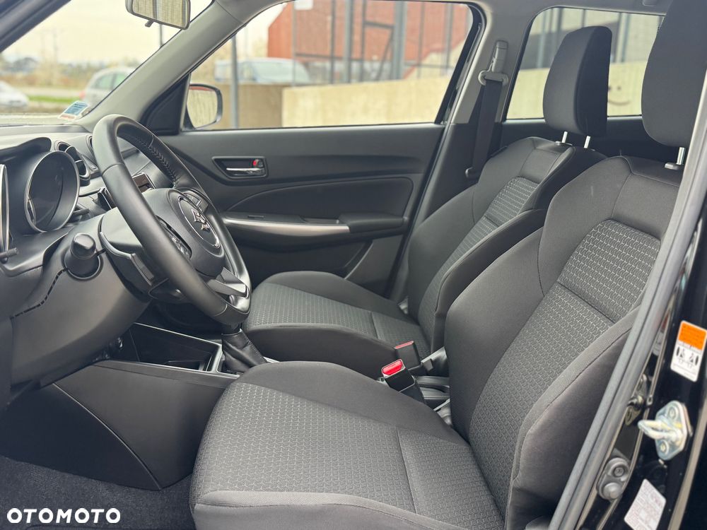 Suzuki Swift 1.2 Dualjet SHVS Premium Plus CVT - 11