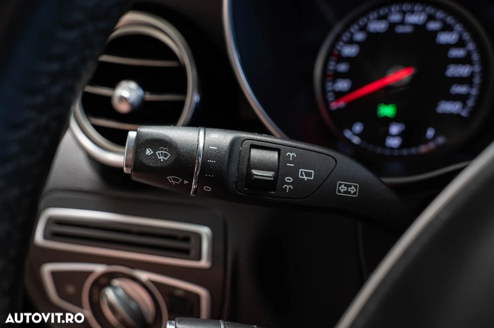 Mercedes-Benz GLC 250 4MATIC 9G-TRONIC AMG Line - 28