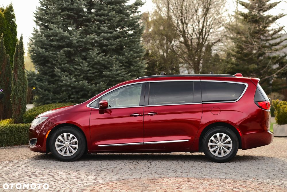 Chrysler Pacifica - 10