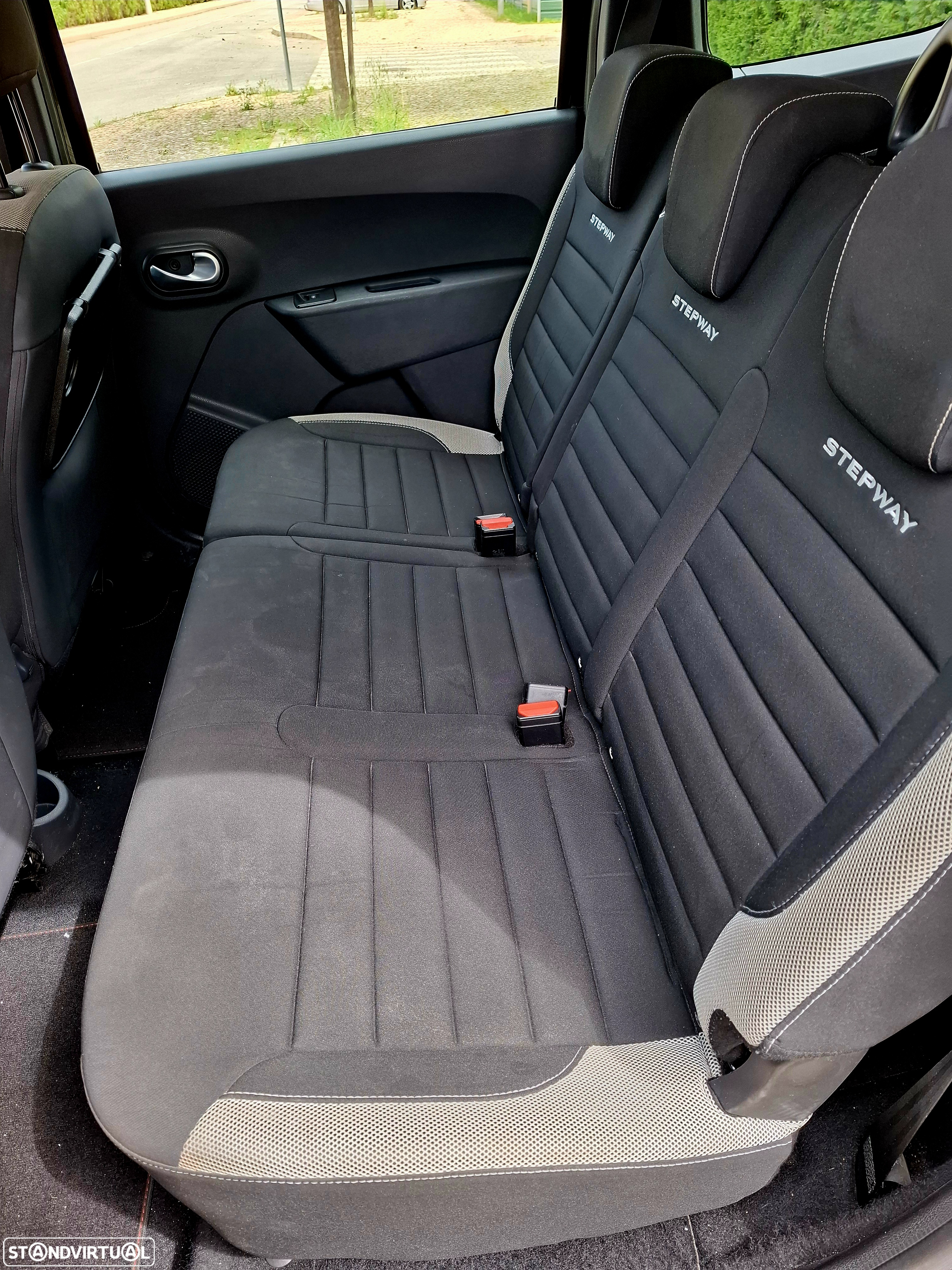 Dacia Lodgy Blue dCi 115 (7L) Stepway - 7