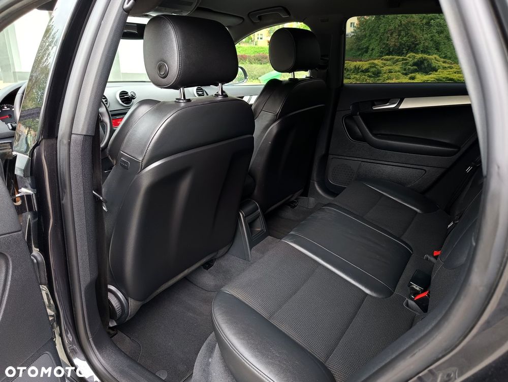 Audi A3 Sportback 2.0 TDI DPF S line Sportpaket - 13