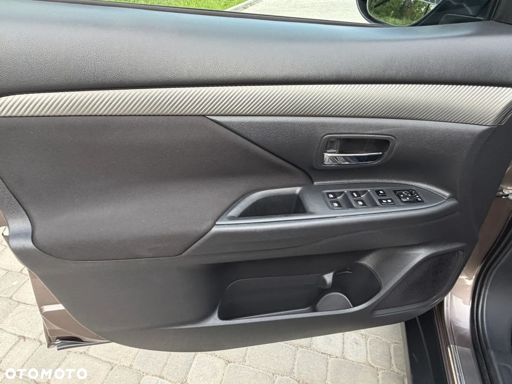 Mitsubishi Outlander 2.2 DI-D 4WD Invite - 27