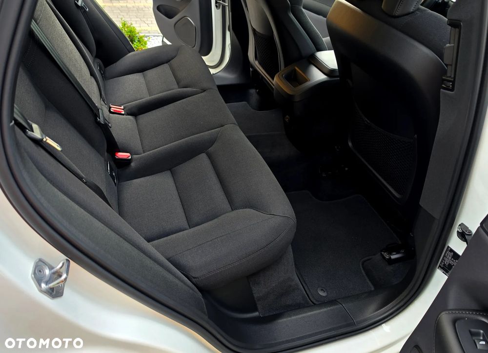 Volvo XC 60 B4 B Momentum Pro - 27