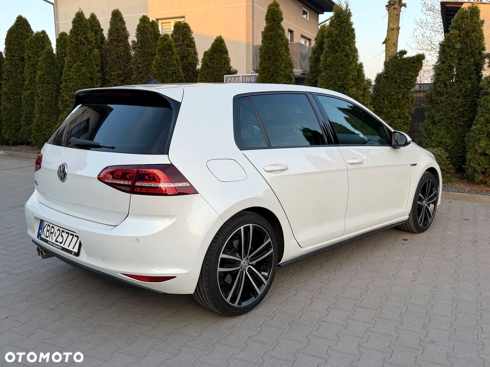 Volkswagen Golf - 10
