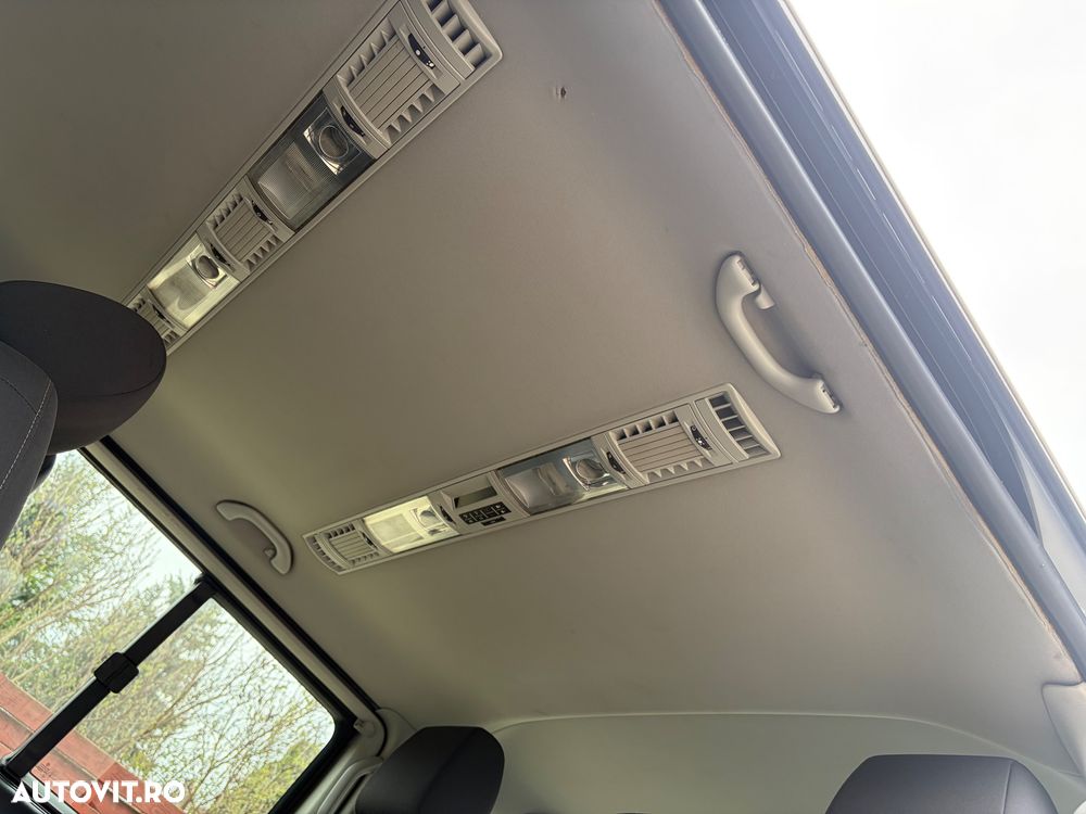 Volkswagen Caravelle - 14