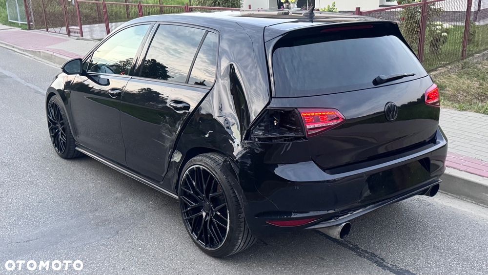 Volkswagen Golf - 6