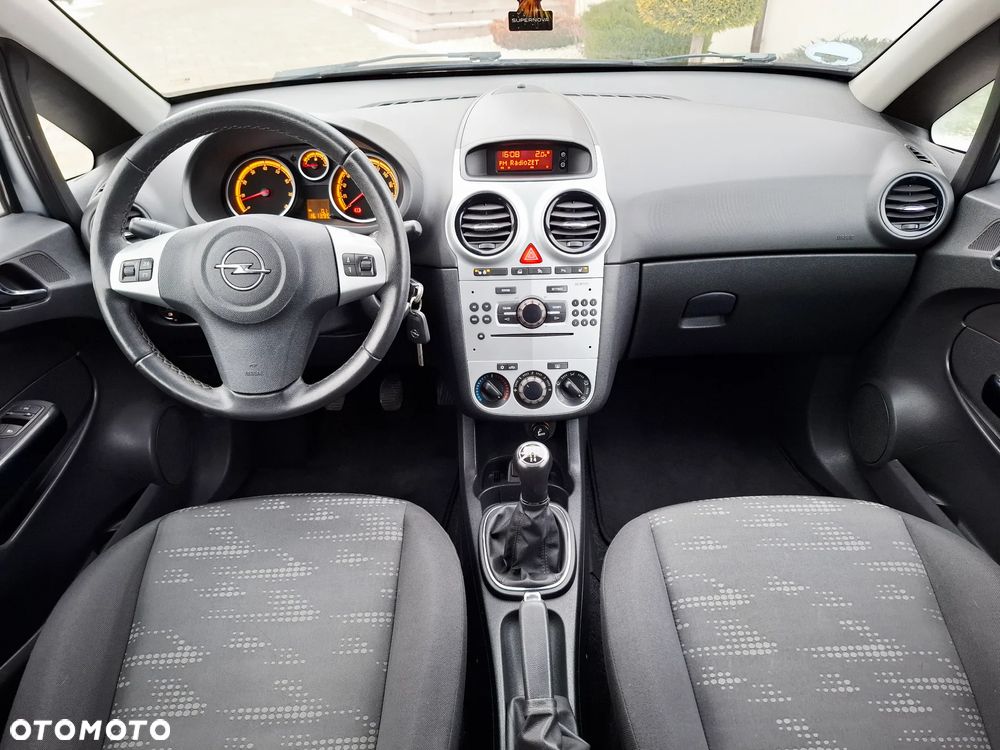 Opel Corsa 1.4 16V Satellite - 30