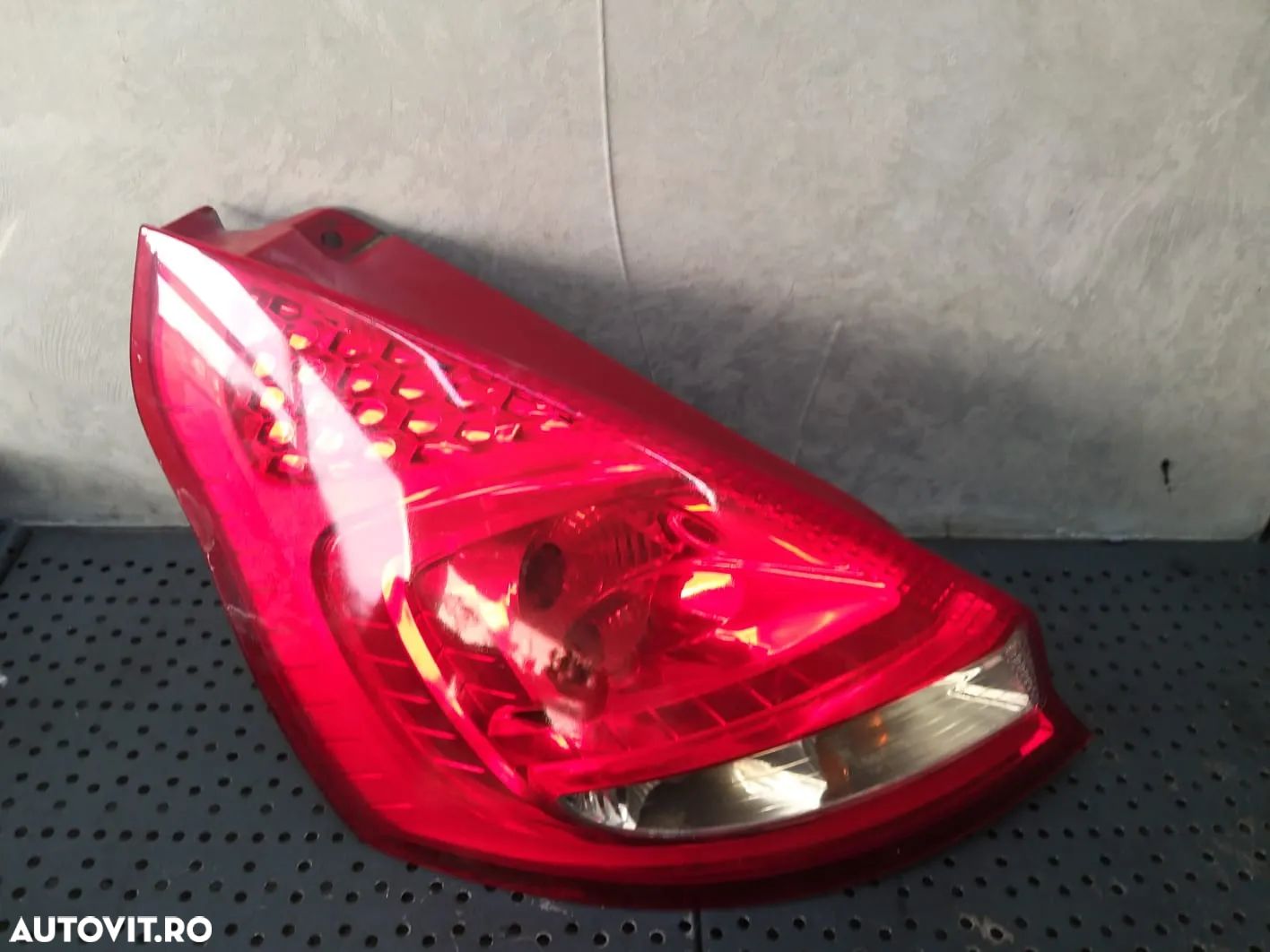 Stop tripla lampa stanga ford fiesta 6 8a6113405a - 1