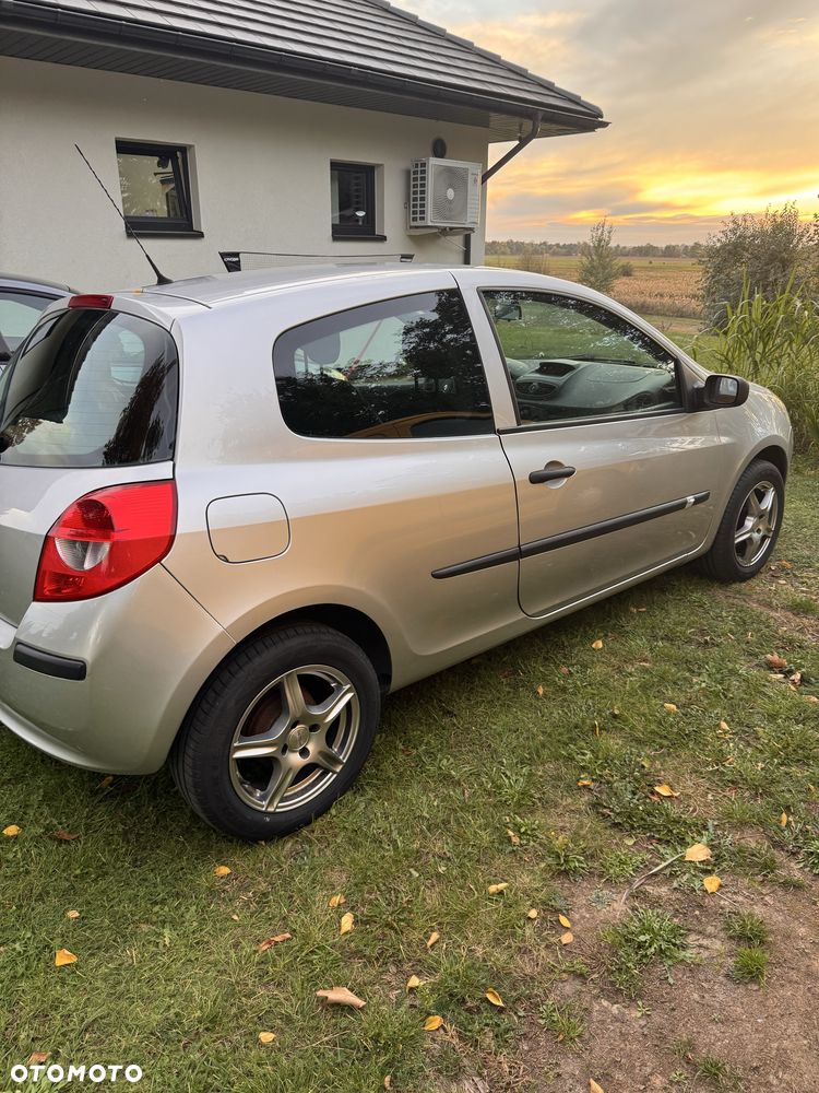 Renault Clio 2008 photo 3