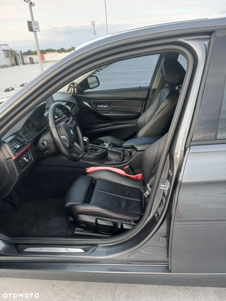 BMW Seria 3 320i M Sport - 10