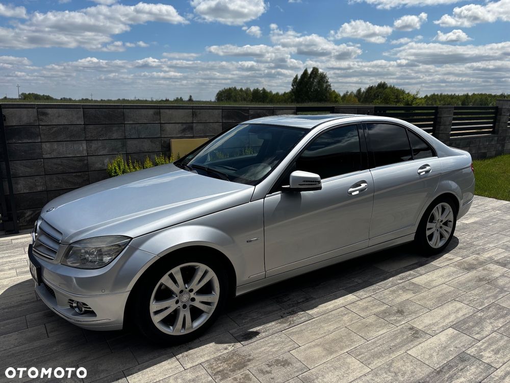 Mercedes-Benz Klasa C 180 CGI Automatik BlueEFFICIENCY Avantgarde - 24