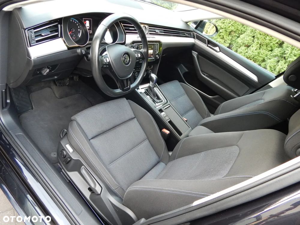 Volkswagen Passat - 14