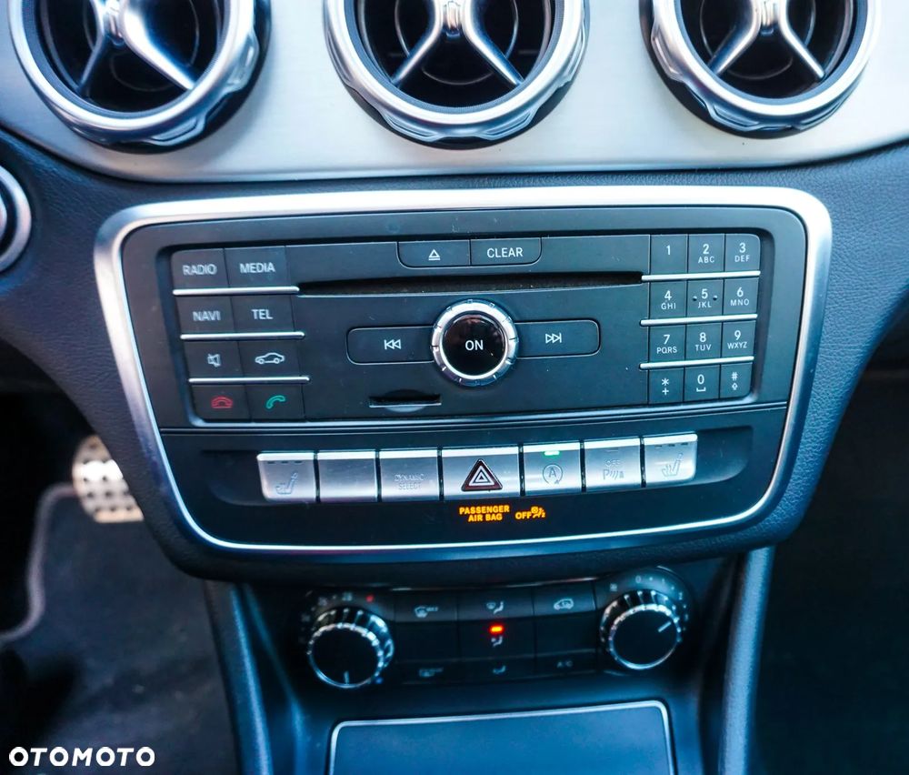 Mercedes-Benz GLA 200 7G-DCT AMG Line - 25