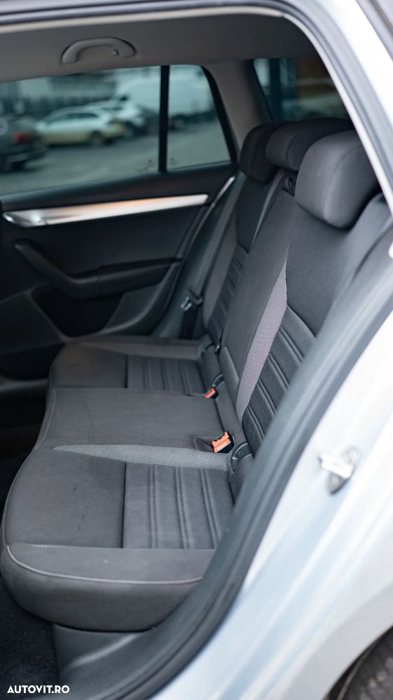 Skoda Octavia Combi Diesel 1.6 TDI DSG Style - 28