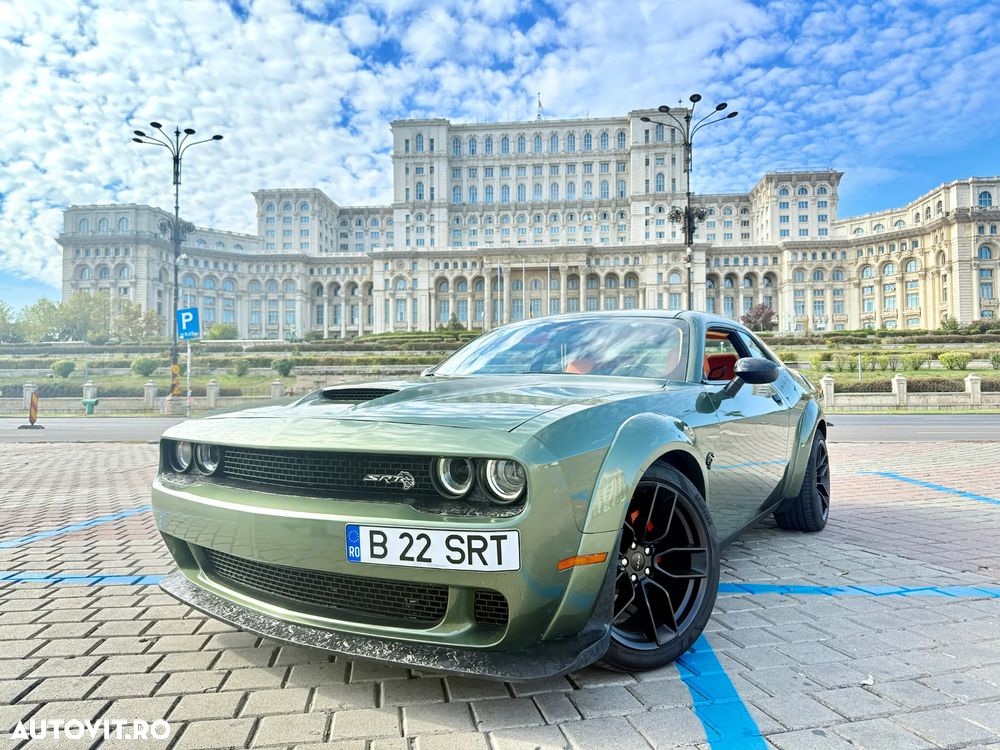 Dodge Challenger - 1