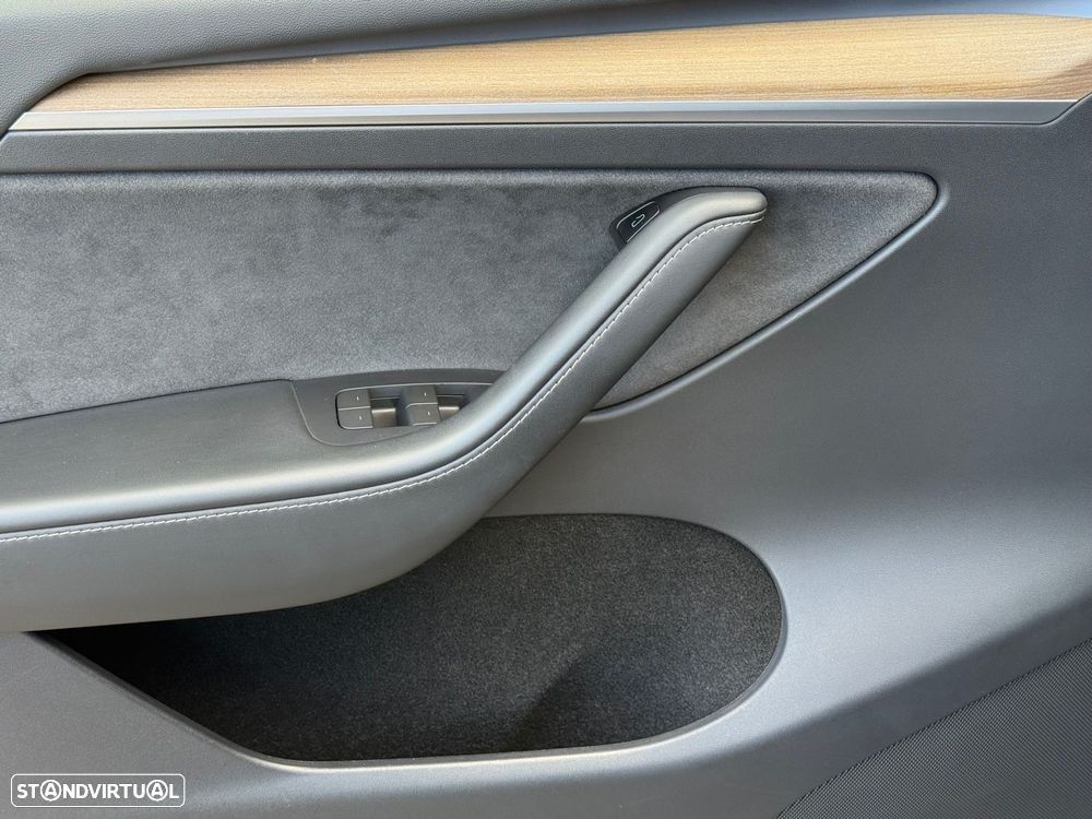 Tesla Model Y Long Range Tração Integral - 34