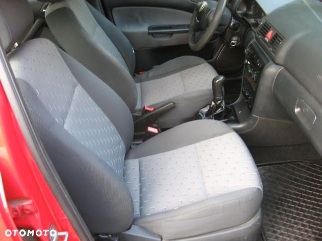 Skoda Octavia 1.6 Ambiente - 20