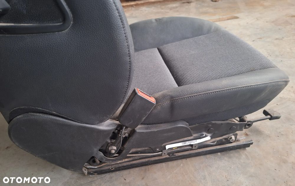 MERCEDES W204 fotel kierowcy lewy pół skóra przód przedni - 6